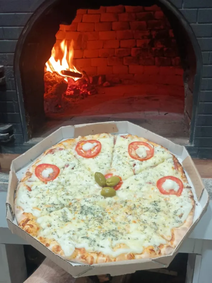 18 - PIZZA QUATRO QUEIJOS