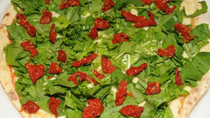 19 - PIZZA RÚCULA C/ TOMATE SECO