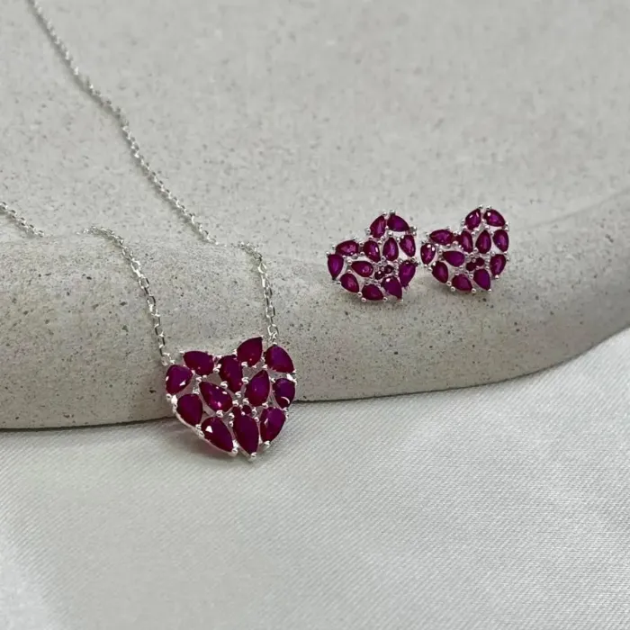CONJUNTO COLAR + BRINCO CORAÇÃO ROSA