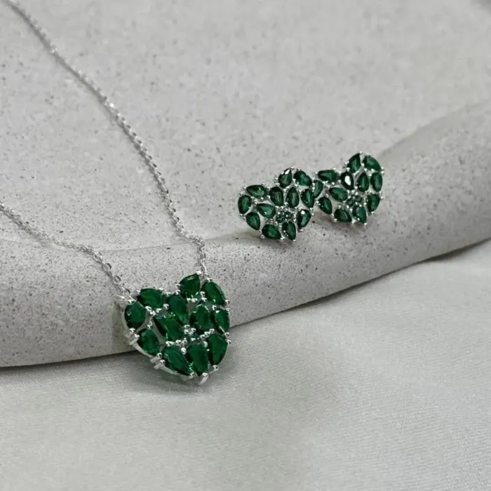 CONJUNTO COLAR + BRINCO CORAÇÃO VERDE