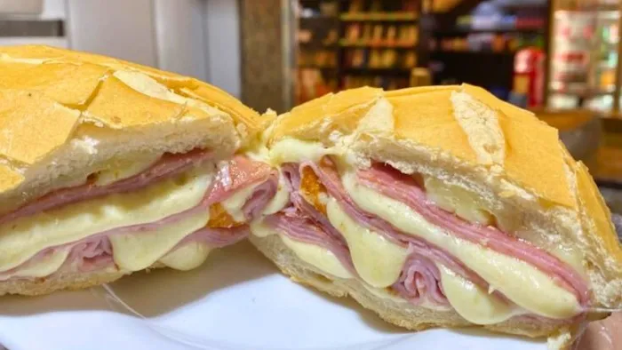 MISTO QUENTE ESPECIAL - PÃO FRANCÊS