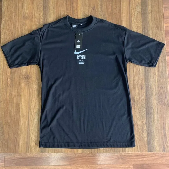 CAMISETA OVERSIZED NIKE PRETA